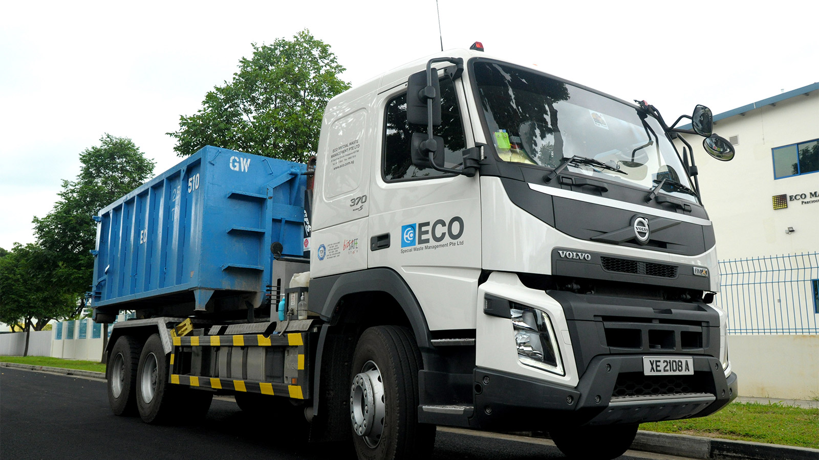 Hook Lift Trucks